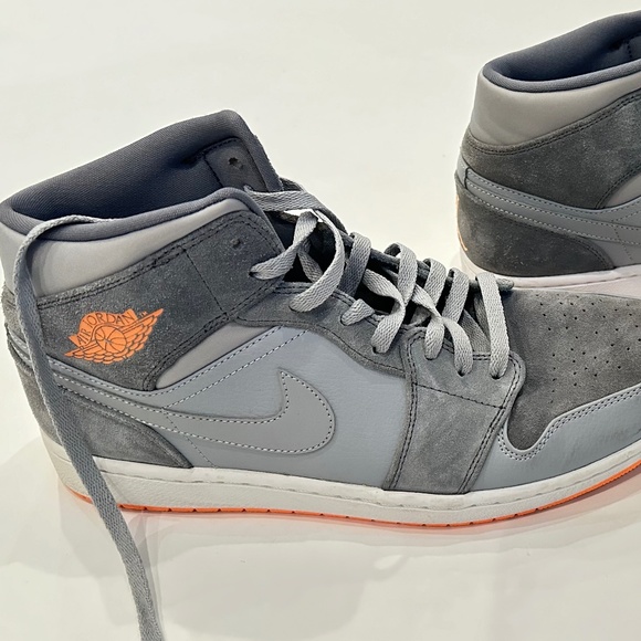 Air Jordan 1 Mid 'Atomic Orange', Men's Size 12, EUC - Picture 6 of 7